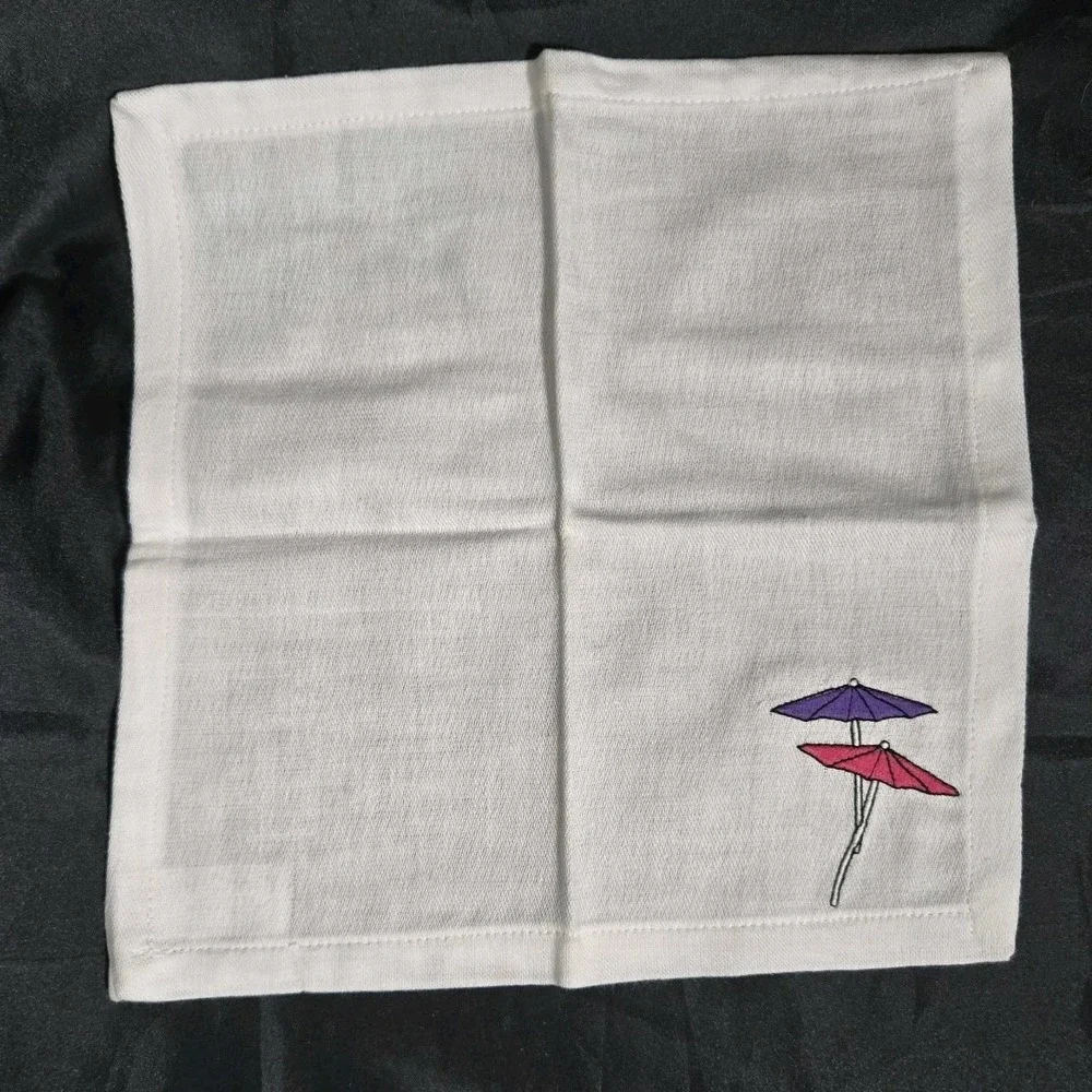 White Cocktail Napkins Set Of Six By Pier‎ 1 - Beach Umbrella Pattern 10